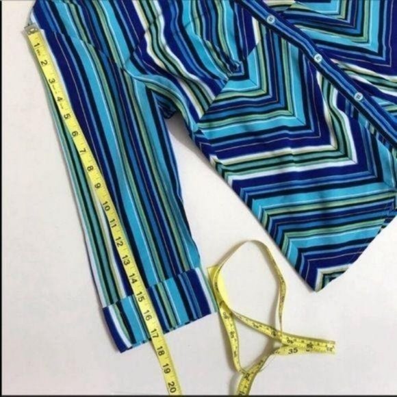 Notations Blue Button Front Chevron Print Top - Picture 6 of 7